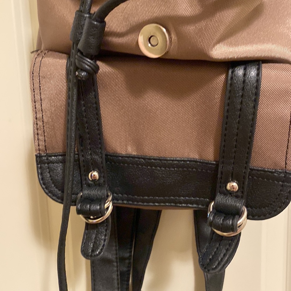 NWT ROOTS Nylon Drawstring Closure Backpack - Picture 3 of 9
